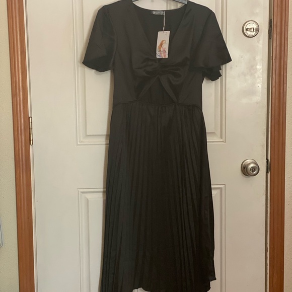 Pretty Garden Shark Bite Pleated Skirt Dress with Tie Knot size M NWT - Picture 1 of 6